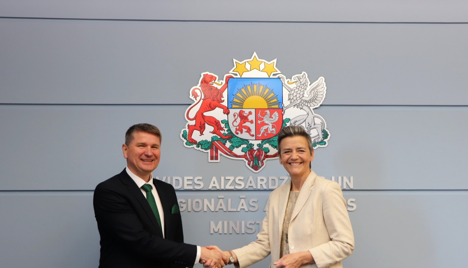 Ministrs un EK priekšsēdētājas izpildvietniece