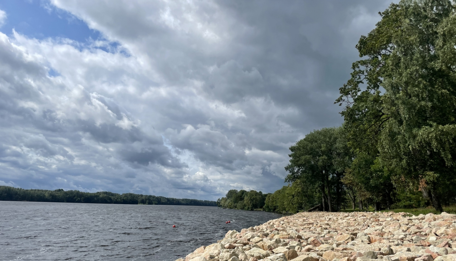 Ūdenskrātuves krasts