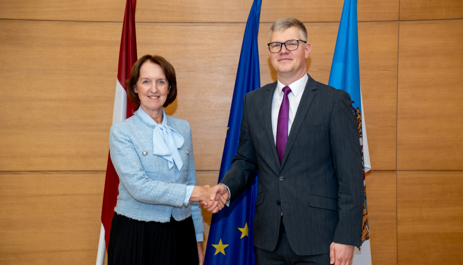 Ministre un Vilnis Ķirsis rokasspiediens