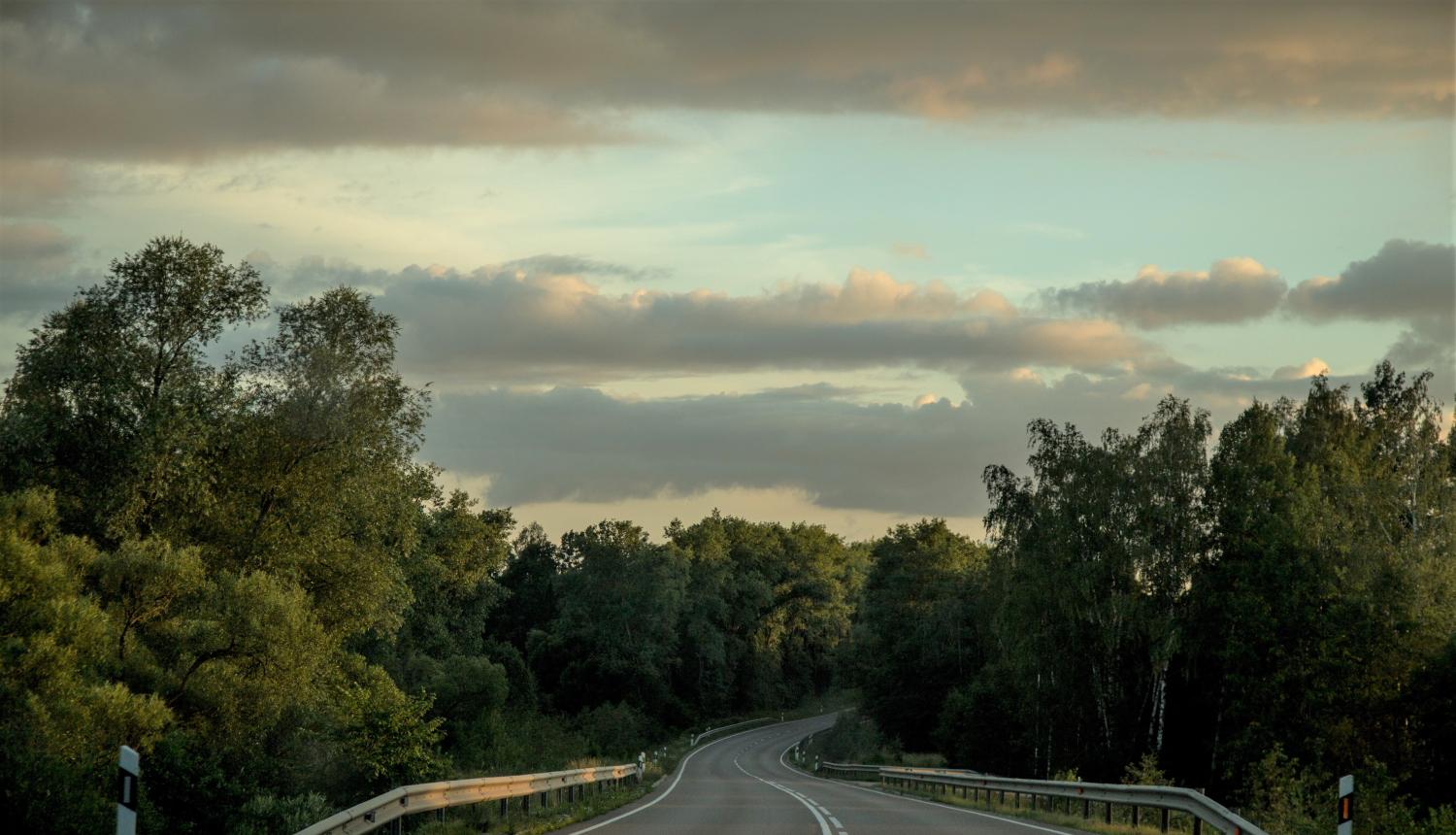 Autoceļš Latvijā. Attēlam ir ilustratīva nozīme
