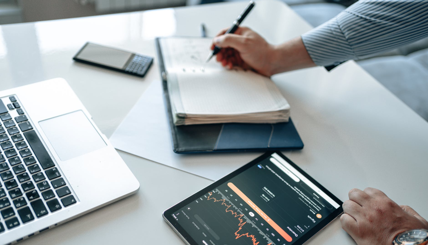 Dators, telefons, klade