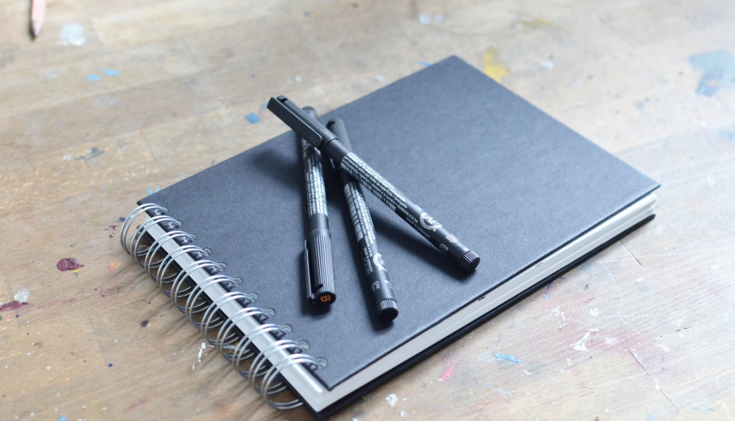 pildspalvas un blociņš