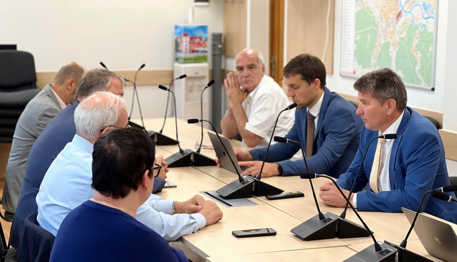 Ministrs tiekas ar pasvaldibu vaditajiem_title