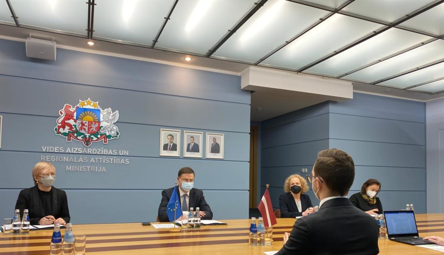 ministrs un Dombrovis