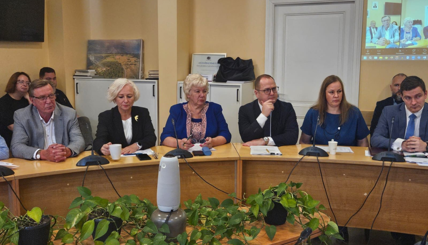 Sanāksmes dalībnieki