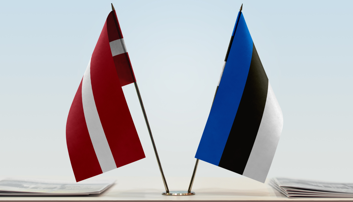 Latvijas un Igaunijas karogi