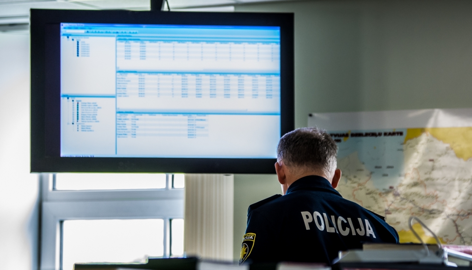 Dators un policists