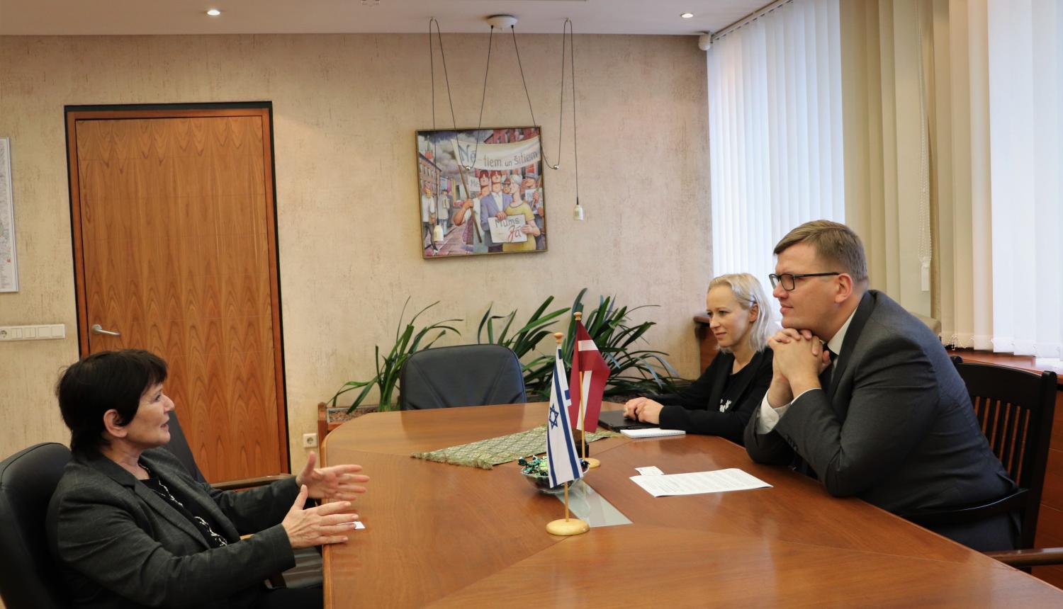 Ministra tikšanās ar Izraēlas vēstnieci
